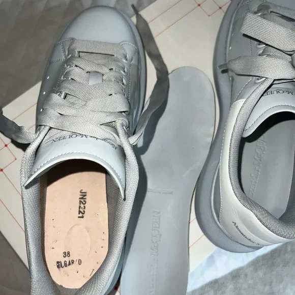 Alexander McQueen silver metallic sneakers - Picture 3 of 10